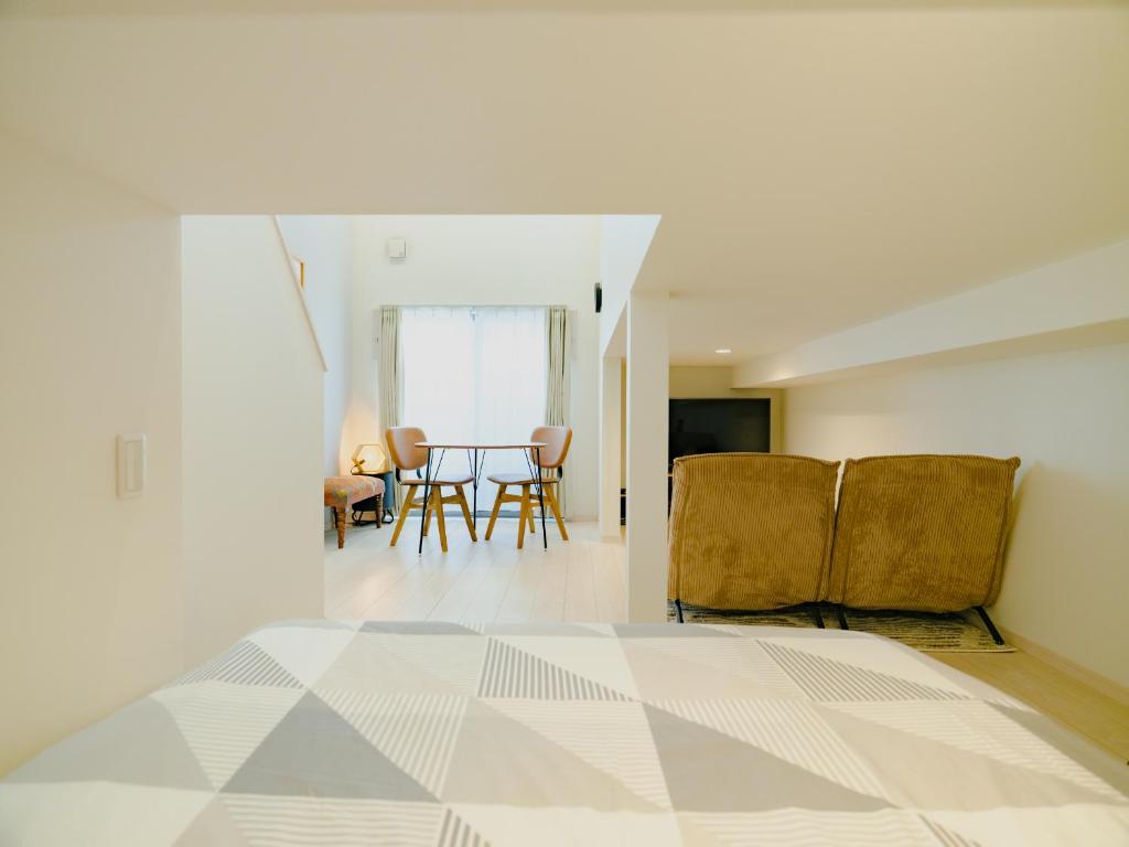 TV a/nebo společenská místnost v ubytování YOUR ROOM 熊本駅 little