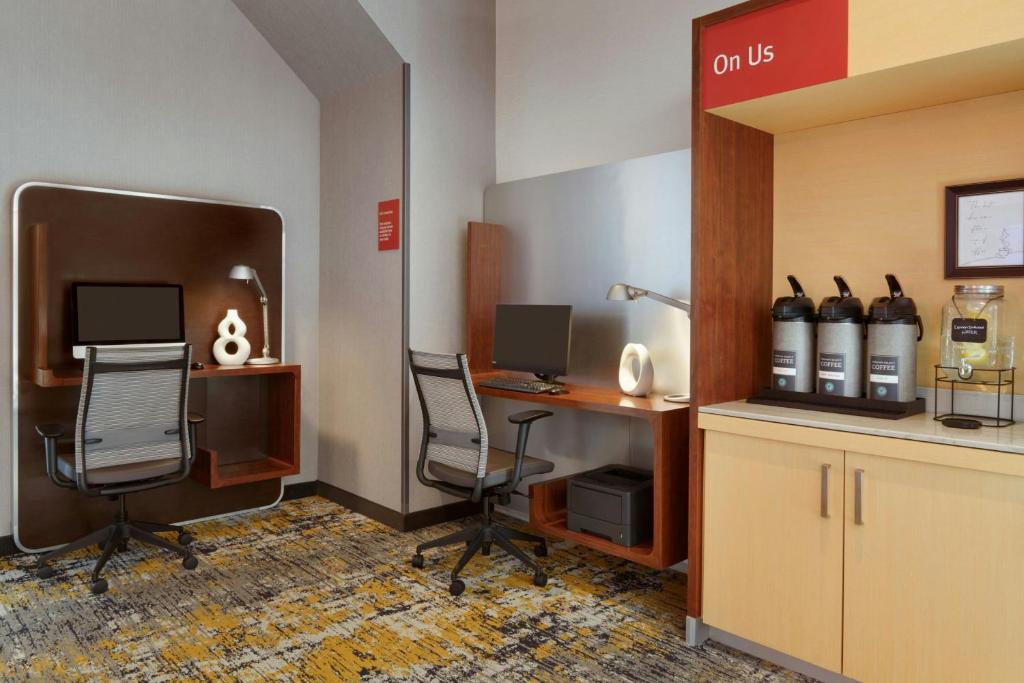 Kuchyň nebo kuchyňský kout v ubytování TownePlace Suites by Marriott London