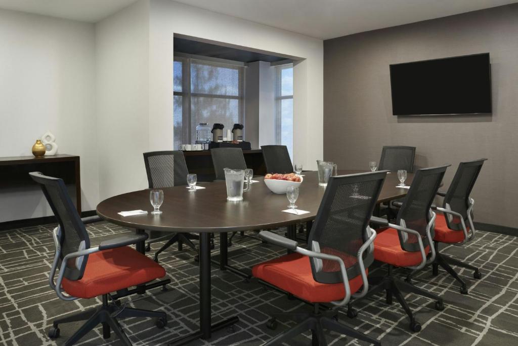 TV a/nebo společenská místnost v ubytování TownePlace Suites by Marriott London