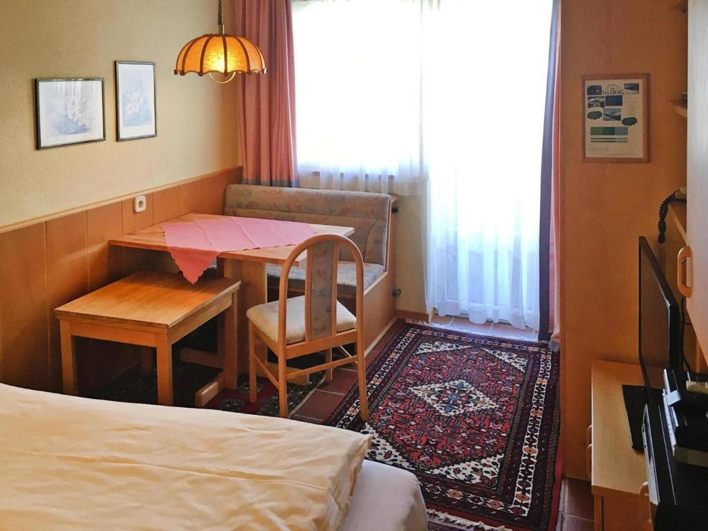 Posteľ alebo postele v izbe v ubytovaní Landhaus Salzburg, Dienten