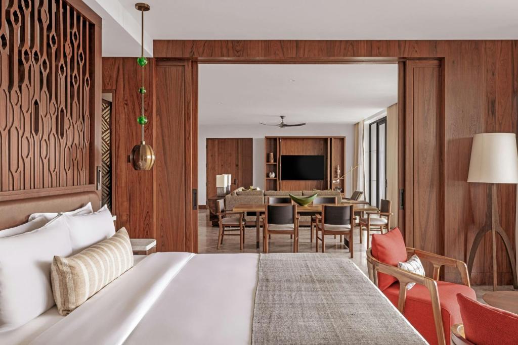 TV a/nebo společenská místnost v ubytování Nekajui, a Ritz-Carlton Reserve
