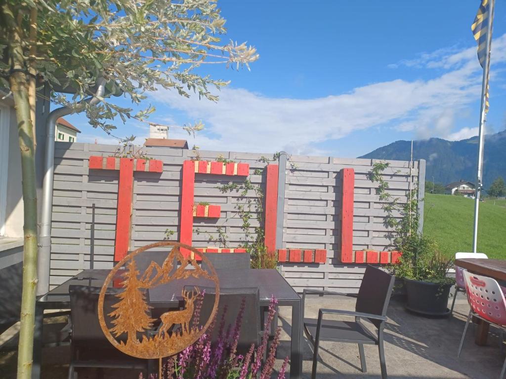 Nespecifikovaný výhled na hory nebo výhled na hory při pohledu z hotelu