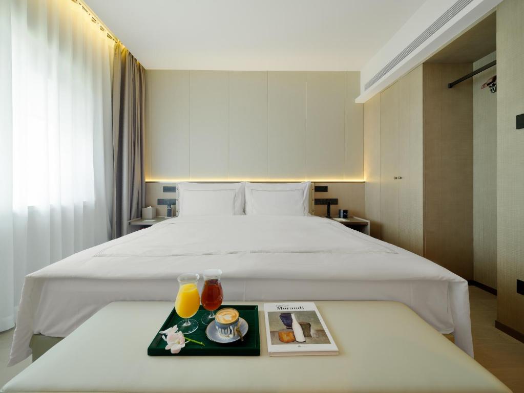 Postel nebo postele na pokoji v ubytování Donghu Collection Hotel