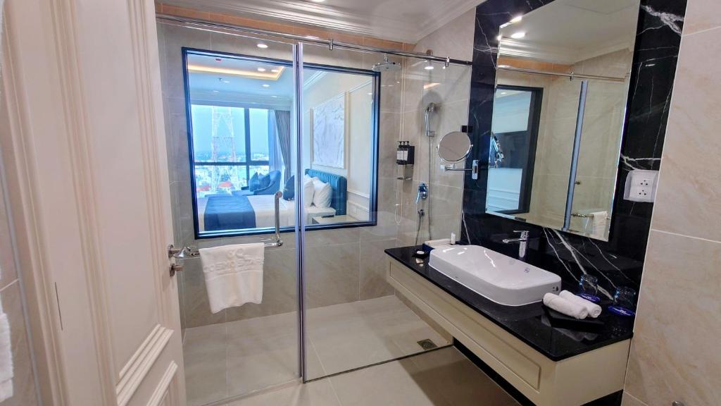 Koupelna v ubytování Cosmo Stars Hotel Bạc Liêu