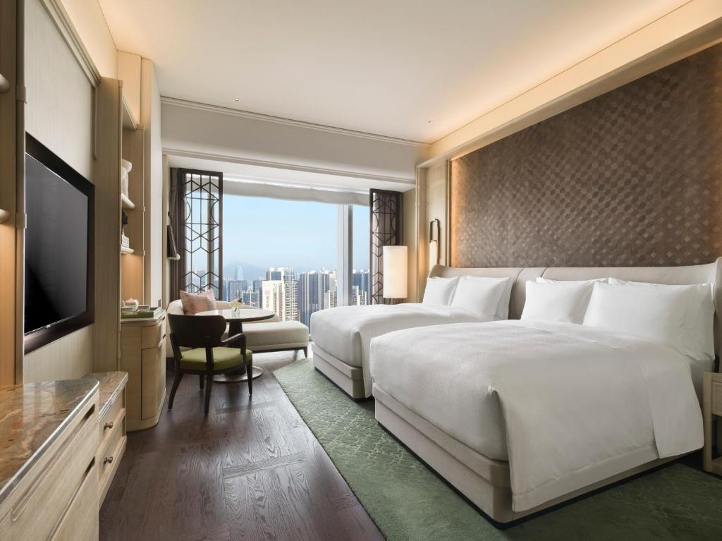Postel nebo postele na pokoji v ubytování The St. Regis Shenzhen Bao'an