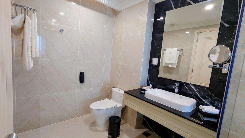 Koupelna v ubytování Cosmo Stars Hotel Bạc Liêu