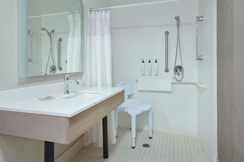 SpringHill Suites Detroit Southfield photo
