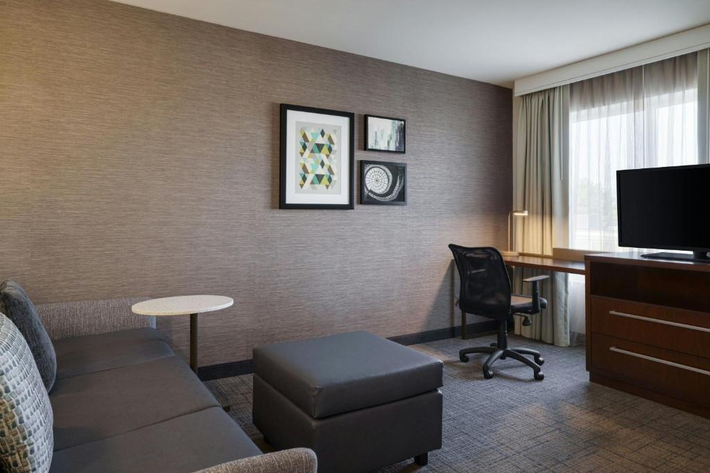 Residence Inn by Marriott Chicago Wilmette/Skokie - One-Bedroom King Suite With Sofa Bed
