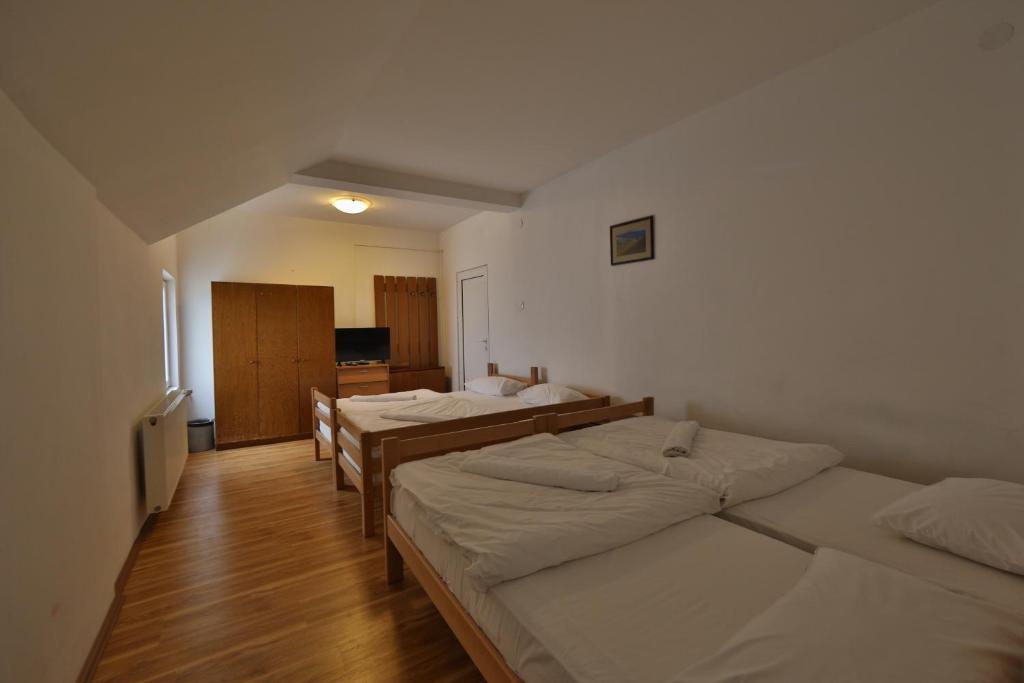 Mynd úr myndasafni af Planinarski Dom Midžor í Crni Vrh