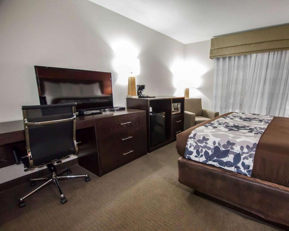 Sleep Inn & Suites And Conference Center Downtown - 