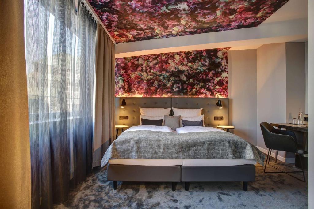 Vienna House Easy by Wyndham Hamburg City - Resim 5