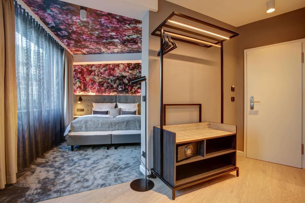 Vienna House Easy by Wyndham Hamburg City - Resim 20