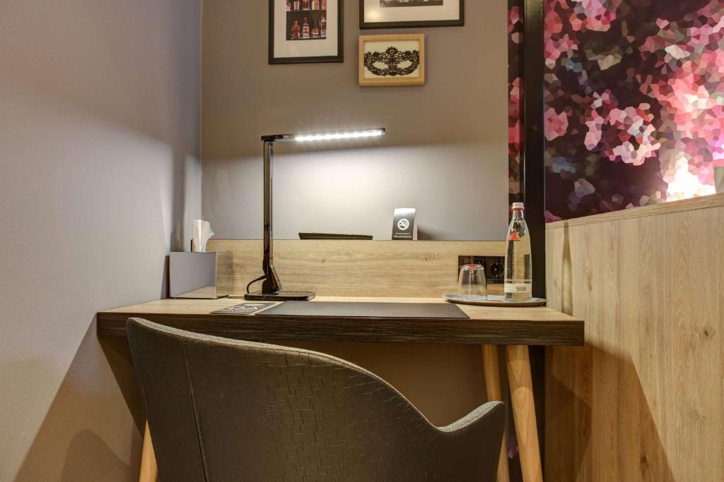 Vienna House Easy by Wyndham Hamburg City - Resim 28