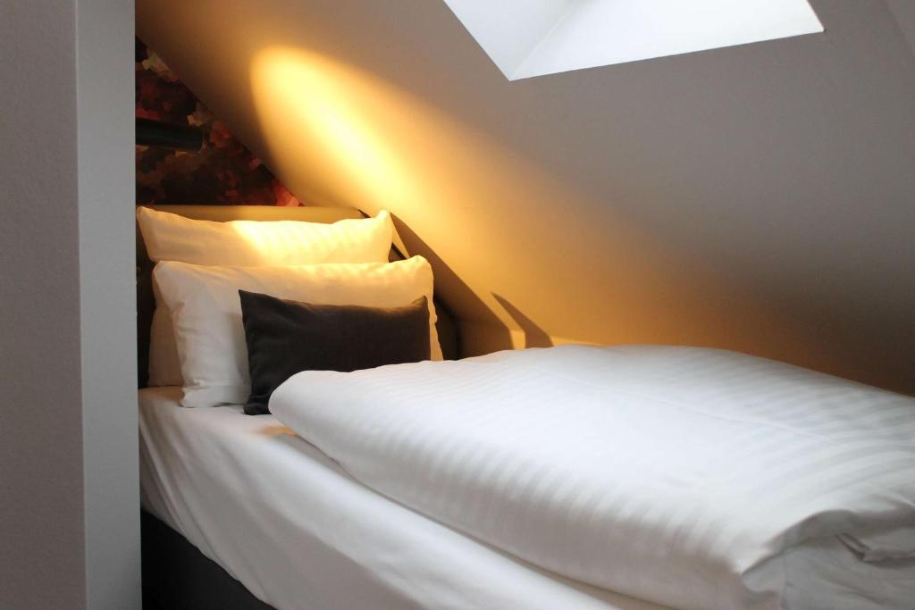 Vienna House Easy by Wyndham Hamburg City - Resim 29