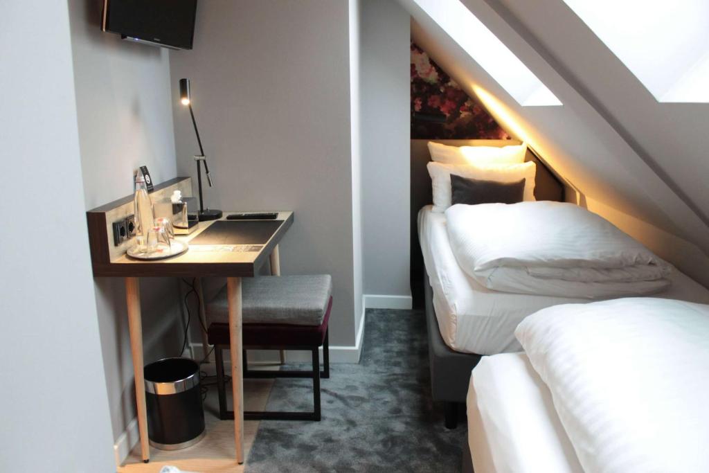 Vienna House Easy by Wyndham Hamburg City - Resim 30