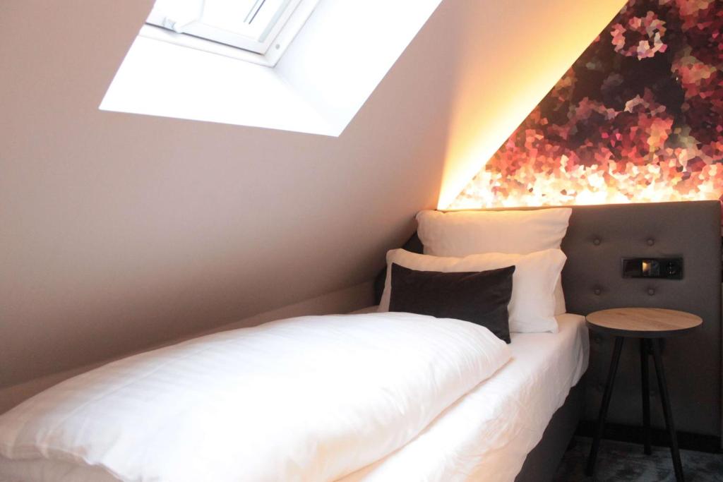 Vienna House Easy by Wyndham Hamburg City - Resim 32