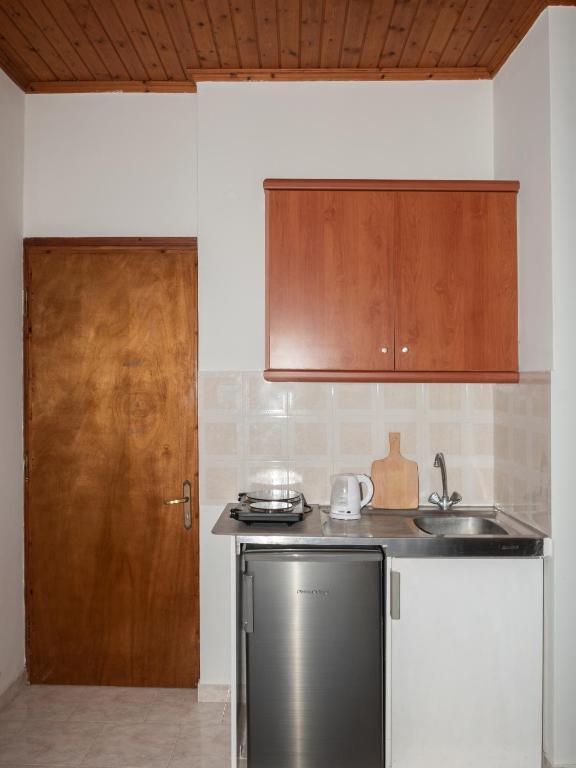 Kuchyň nebo kuchyňský kout v ubytování Arba Sulphur springs suites & studios by "elite"