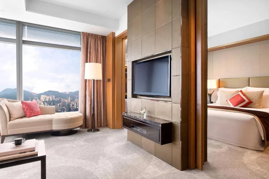 Deluxe Victoria Harbor Suite with King Bed, Club Lounge Access