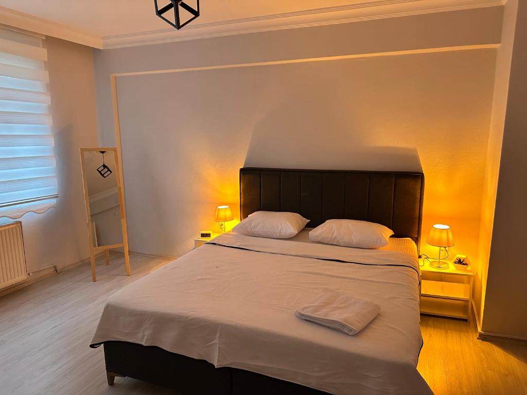 En eller flere senge i et værelse på Lotus Pansiyon Sinop