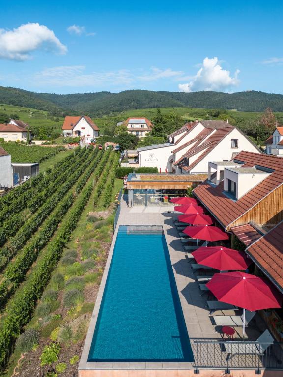 Bazén v ubytování James Vignoble Hôtel, Eguisheim nebo v jeho okolí