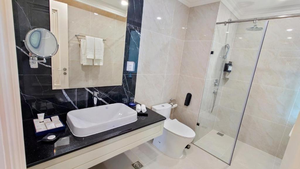 Koupelna v ubytování Cosmo Stars Hotel Bạc Liêu