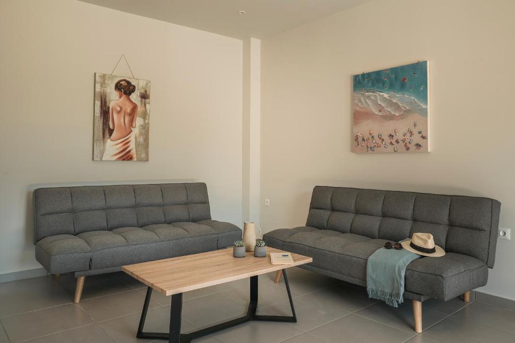 Posezení v ubytování Petradi Villas Skala
