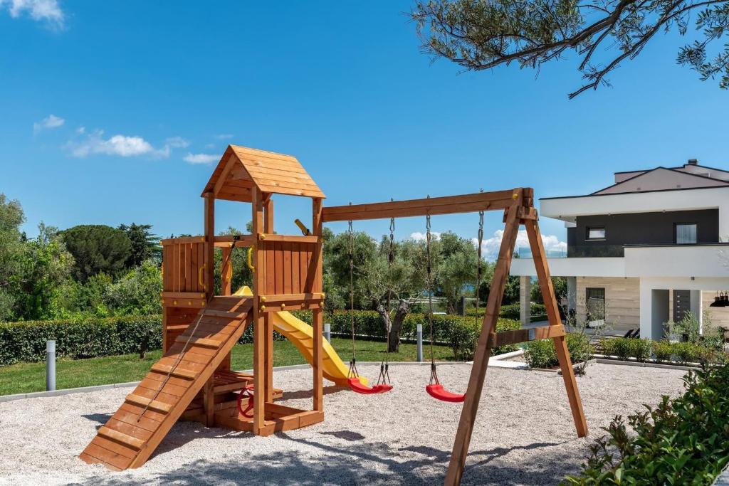 Detský kútik v ubytovaní Luxurious Villa Laurea near Labin with Pool, Sauna & Sea View