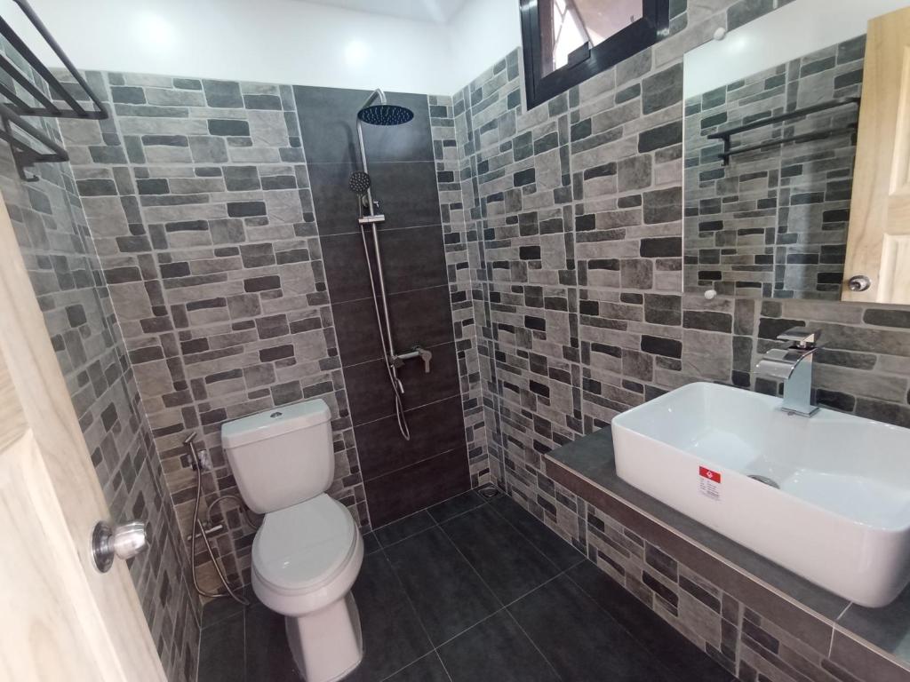 Un baño de Jalyn's Resort Sabang