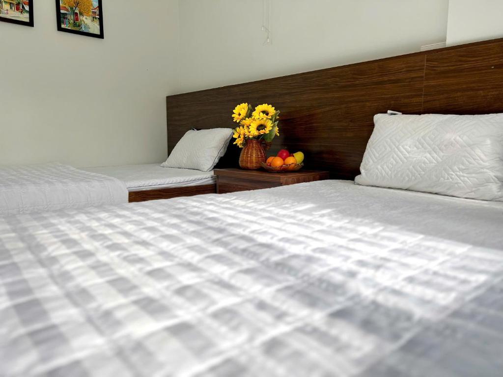 Postel nebo postele na pokoji v ubytování Noi Bai Sunflower Hotel