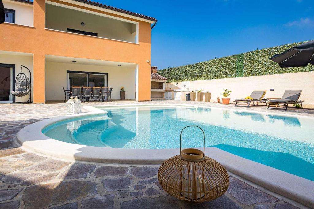 Villa Nur Amela