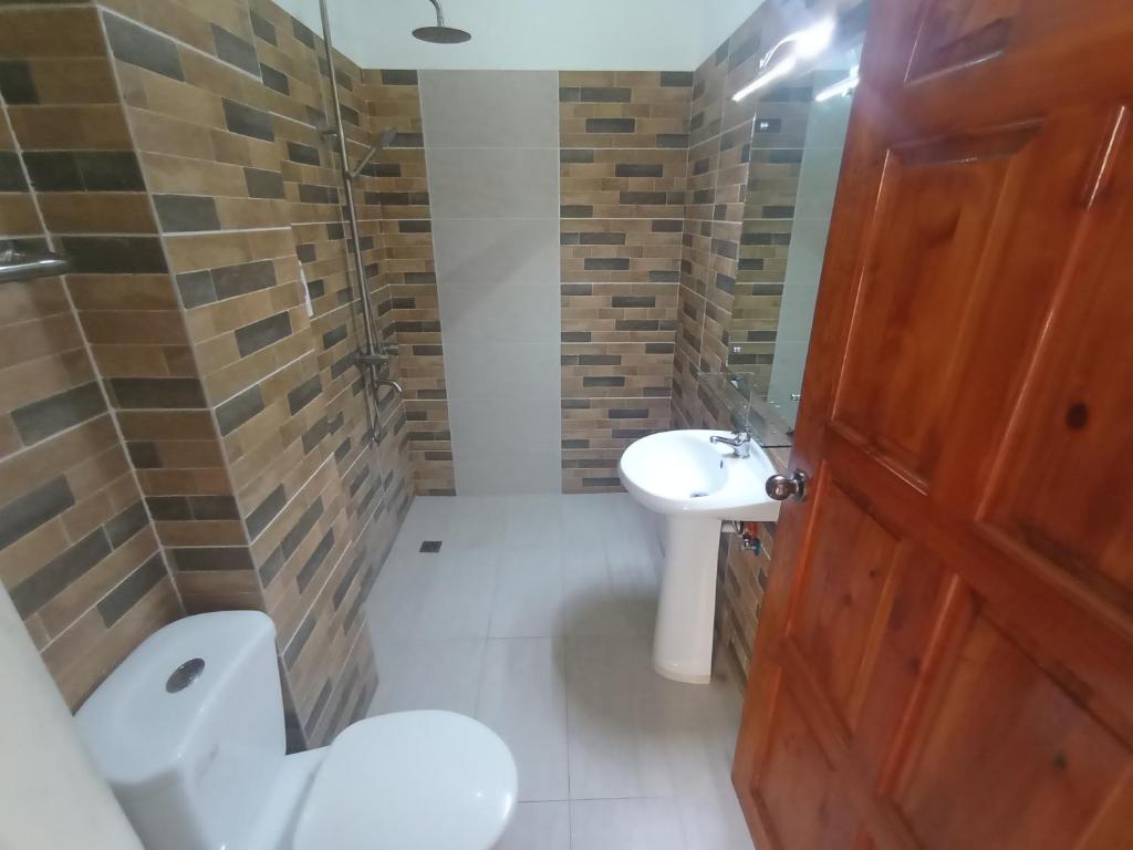 Un baño de Jalyn's Resort Sabang