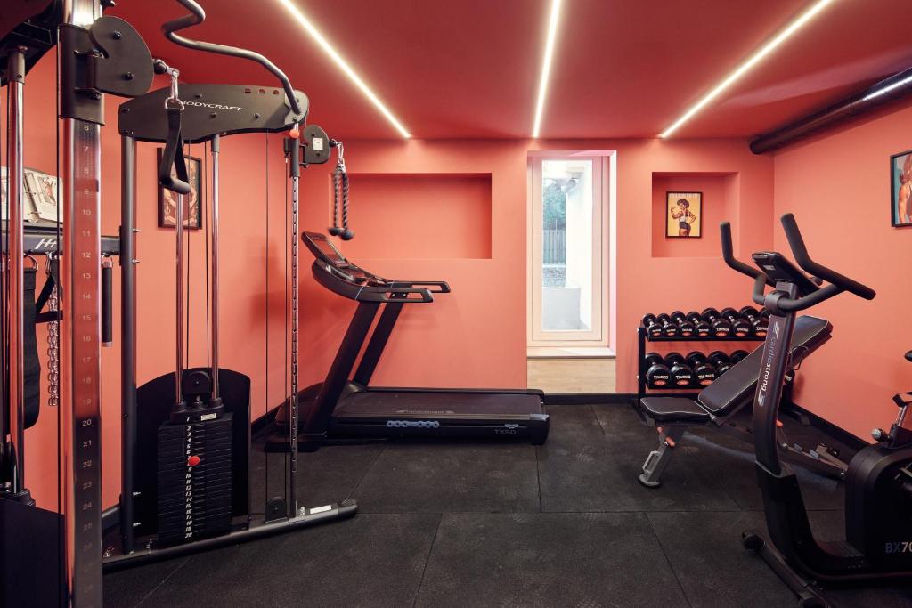 Das Fitnesscenter und&#47;oder die Fitnesseinrichtungen in der Unterkunft The Elephant Hostel