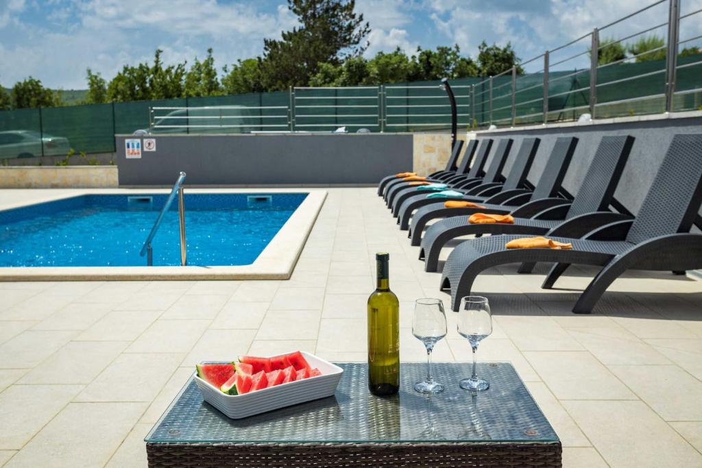 Bazén v ubytovaní Holiday Home Greta alebo v jeho blízkosti