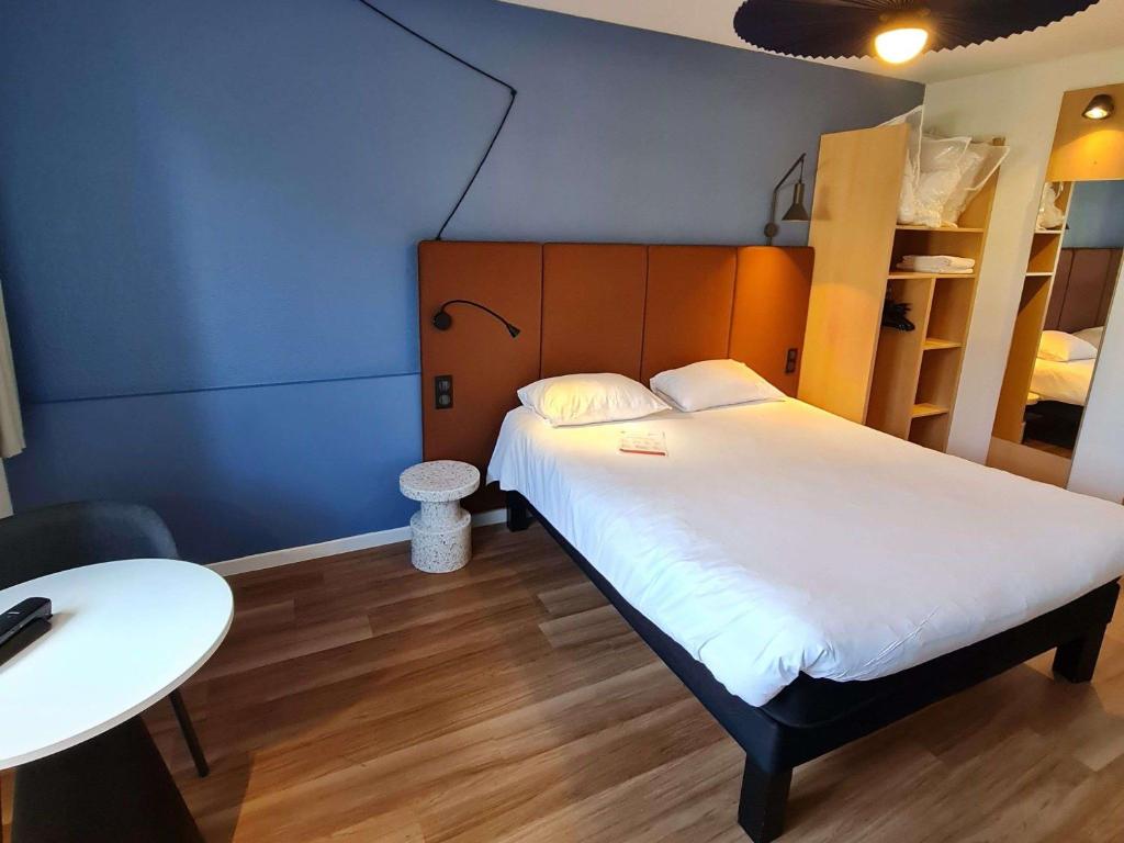 Postel nebo postele na pokoji v ubytování ibis Vannes