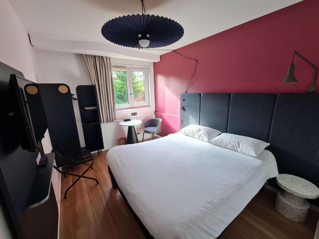 Postel nebo postele na pokoji v ubytování ibis Vannes
