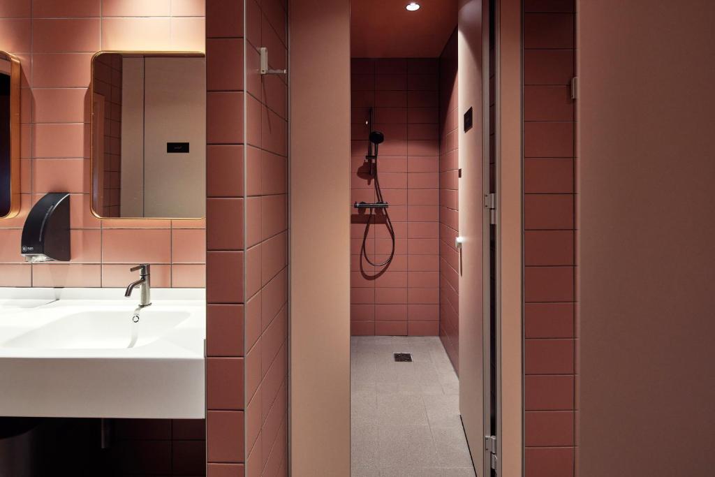 Ein Badezimmer in der Unterkunft The Elephant Hostel