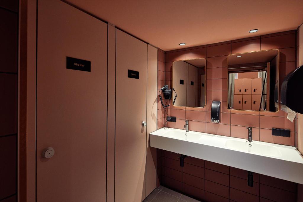 Ein Badezimmer in der Unterkunft The Elephant Hostel
