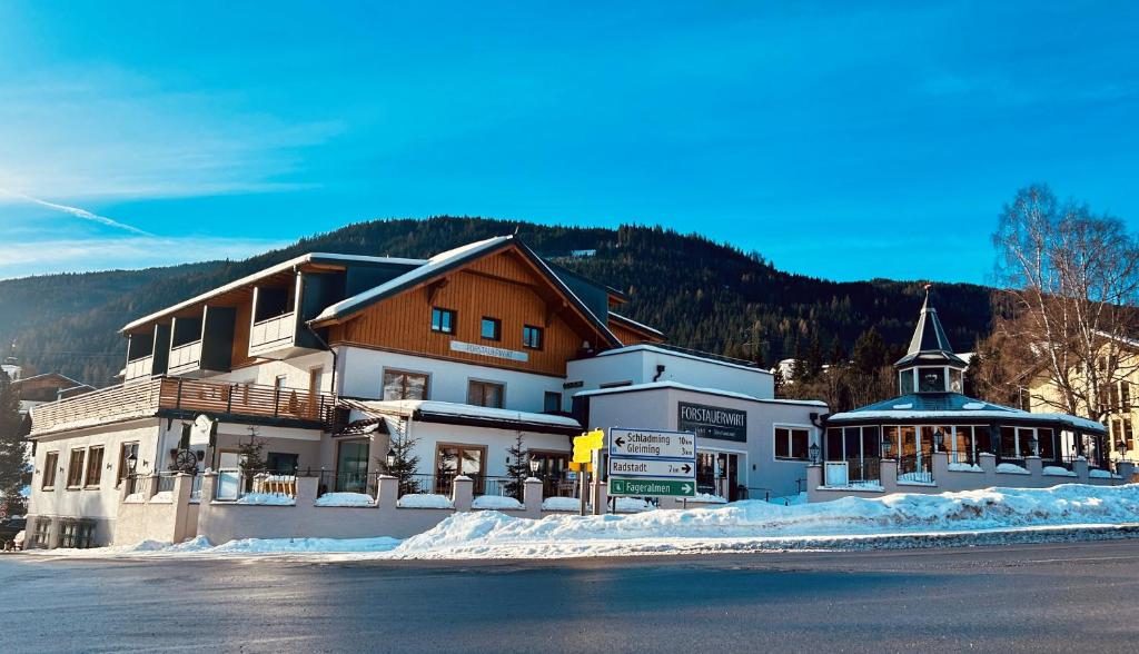 Nespecifikovaný výhled na hory nebo výhled na hory při pohledu z hotelu
