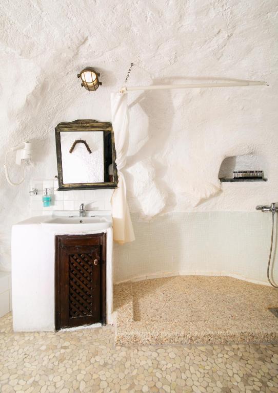 Alexander's Suites - 5