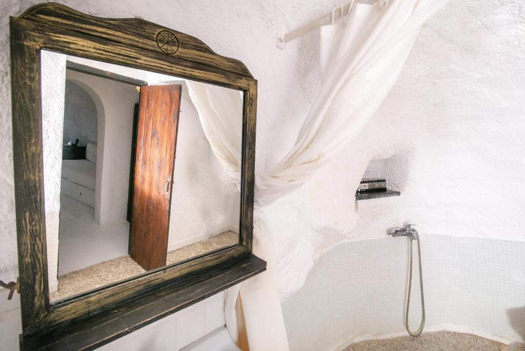 Alexander's Suites - 4