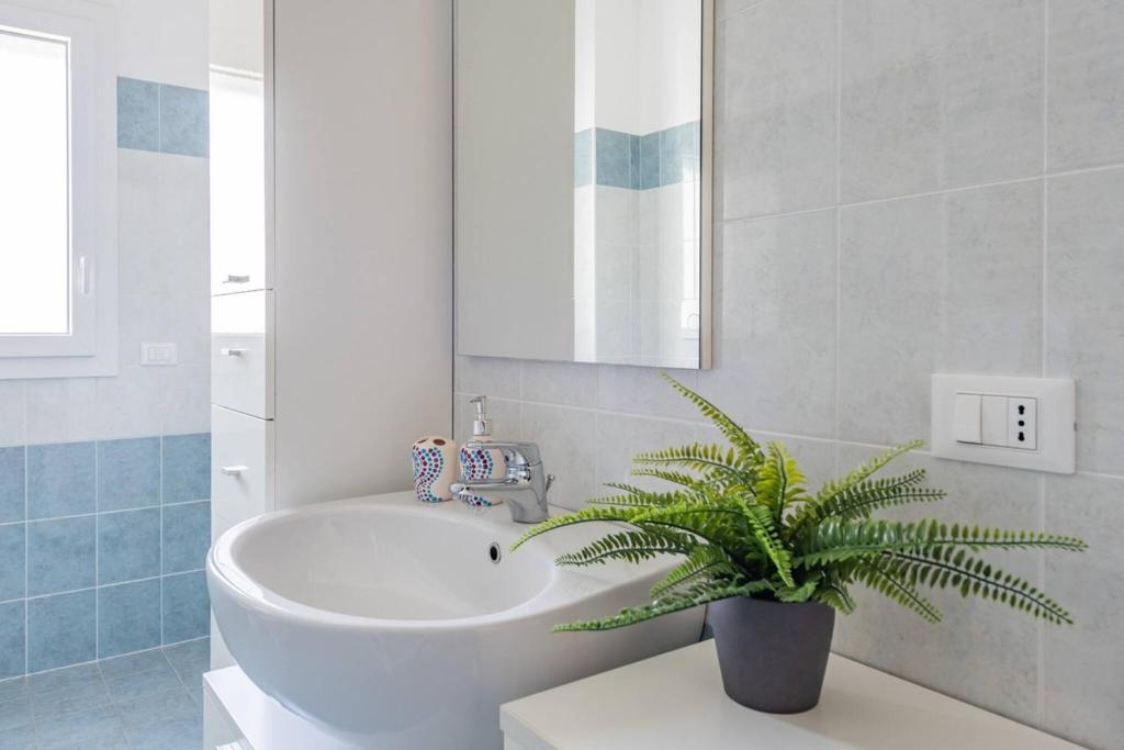 A bathroom at Spataro4 - YourPlace Abruzzo