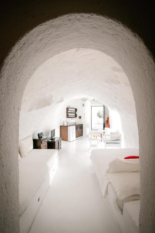 Alexander's Suites - 1