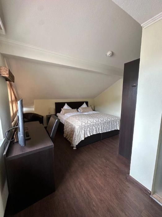 A bed or beds in a room at S'Matt 3