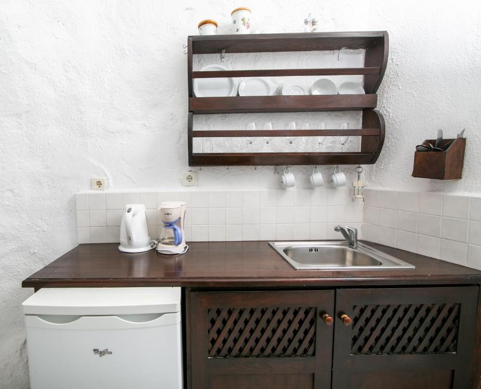 Alexander's Suites - 6