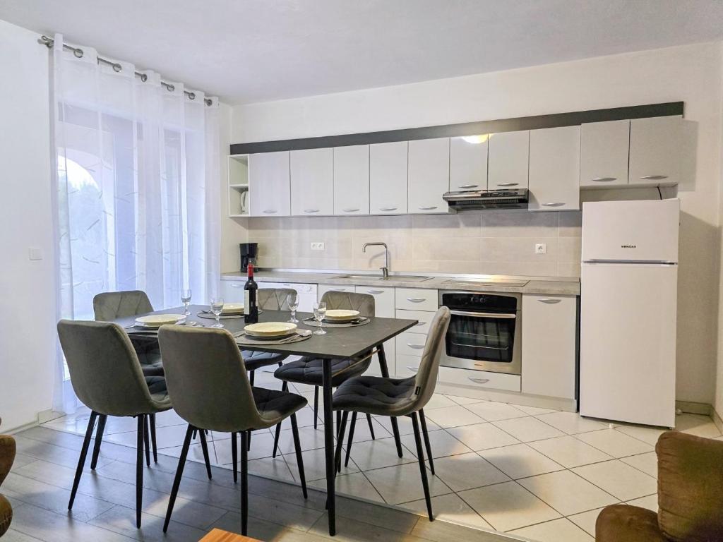 Kuchyň nebo kuchyňský kout v ubytování Apartment Dunato I