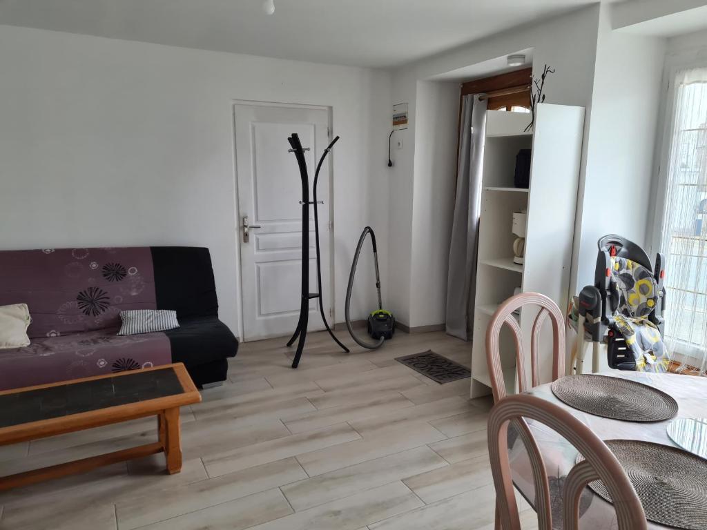 Posezení v ubytování Appartement T2 spacieux à FREHEL