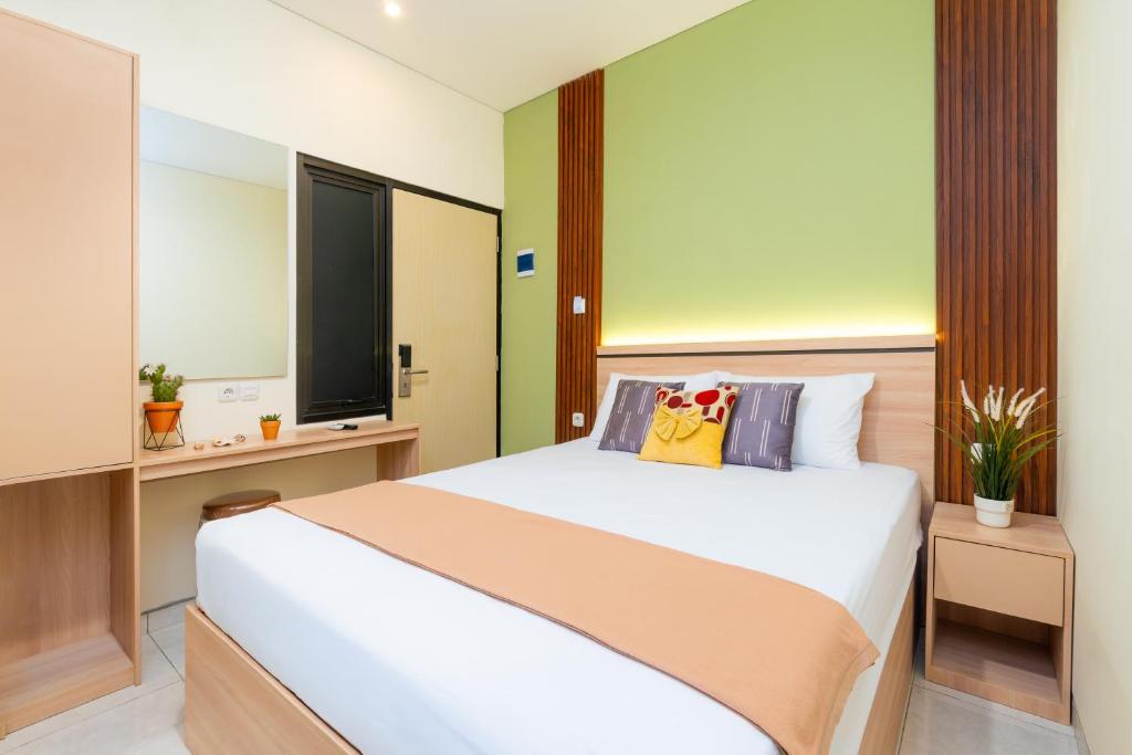 a bedroom with a large bed and a window at Grand Valora Puspowarno Kostel in Kalibanteng-lor