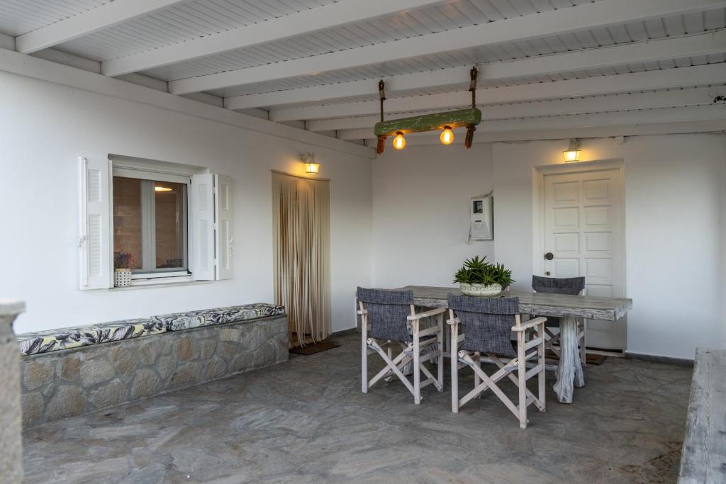 a patio with a table and chairs and a window at Tranquille House in Provatas