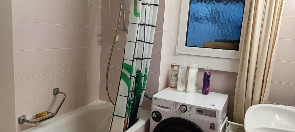 Jolie Chambre confortable proche de l'aéroport - Resim 3