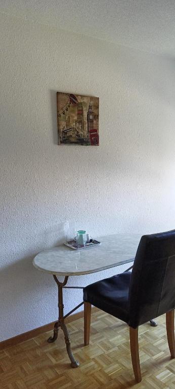 Jolie Chambre confortable proche de l'aéroport - Resim 4